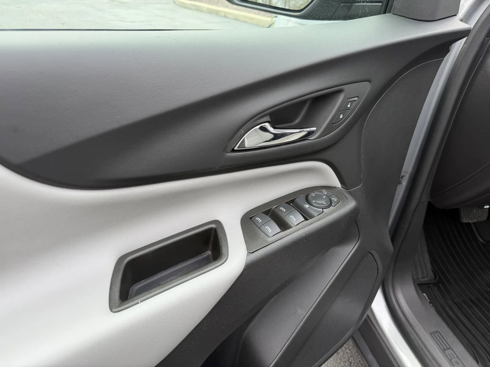 Used 2023 Chevrolet Equinox LS FWD image 27