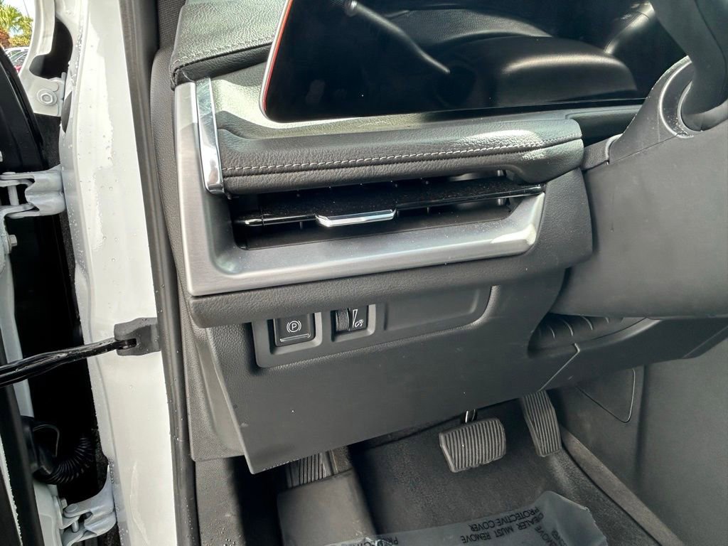Used 2025 Cadillac XT4 Premium Luxury image 19