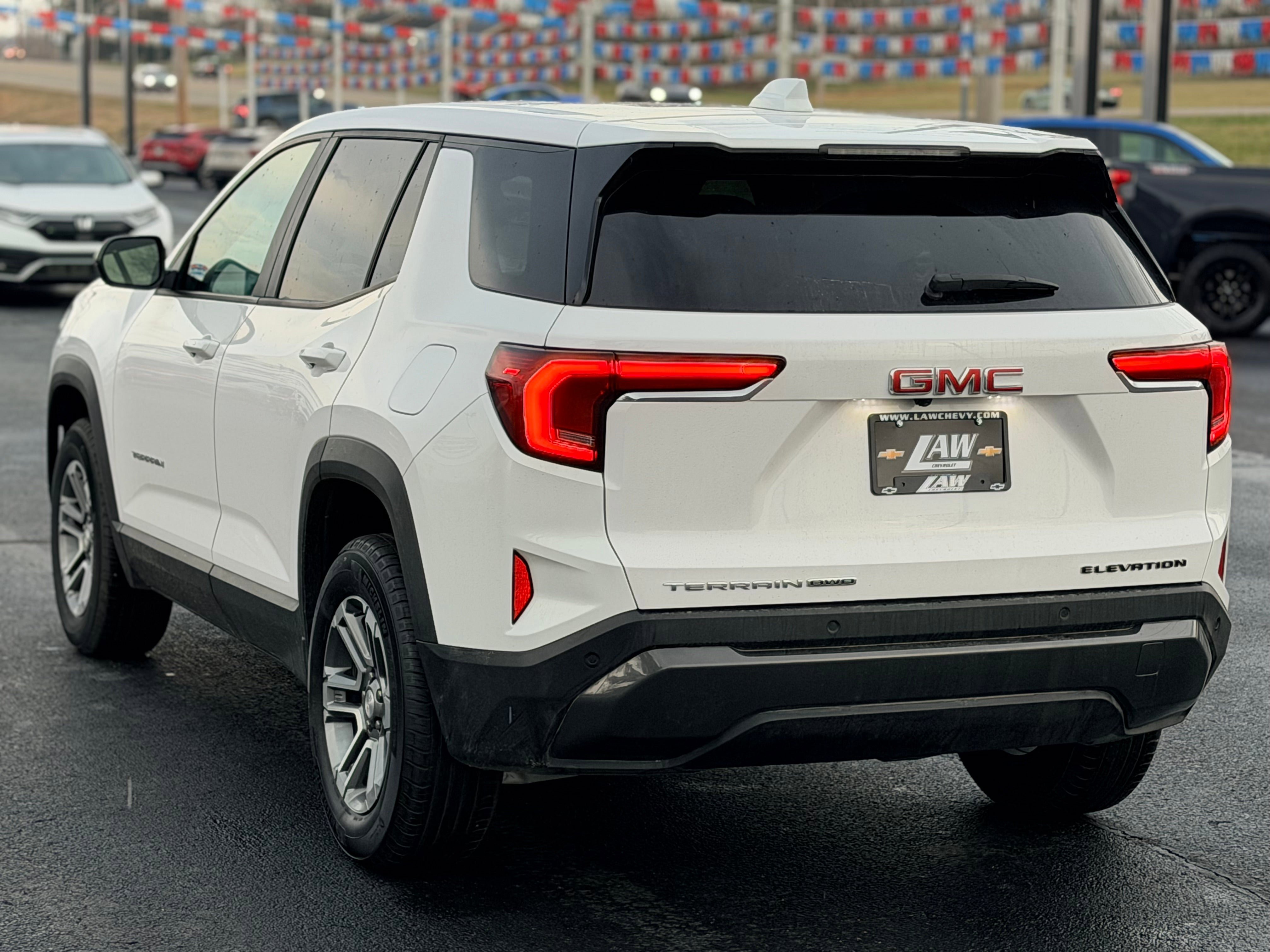 Used 2025 GMC Terrain Elevation image 7