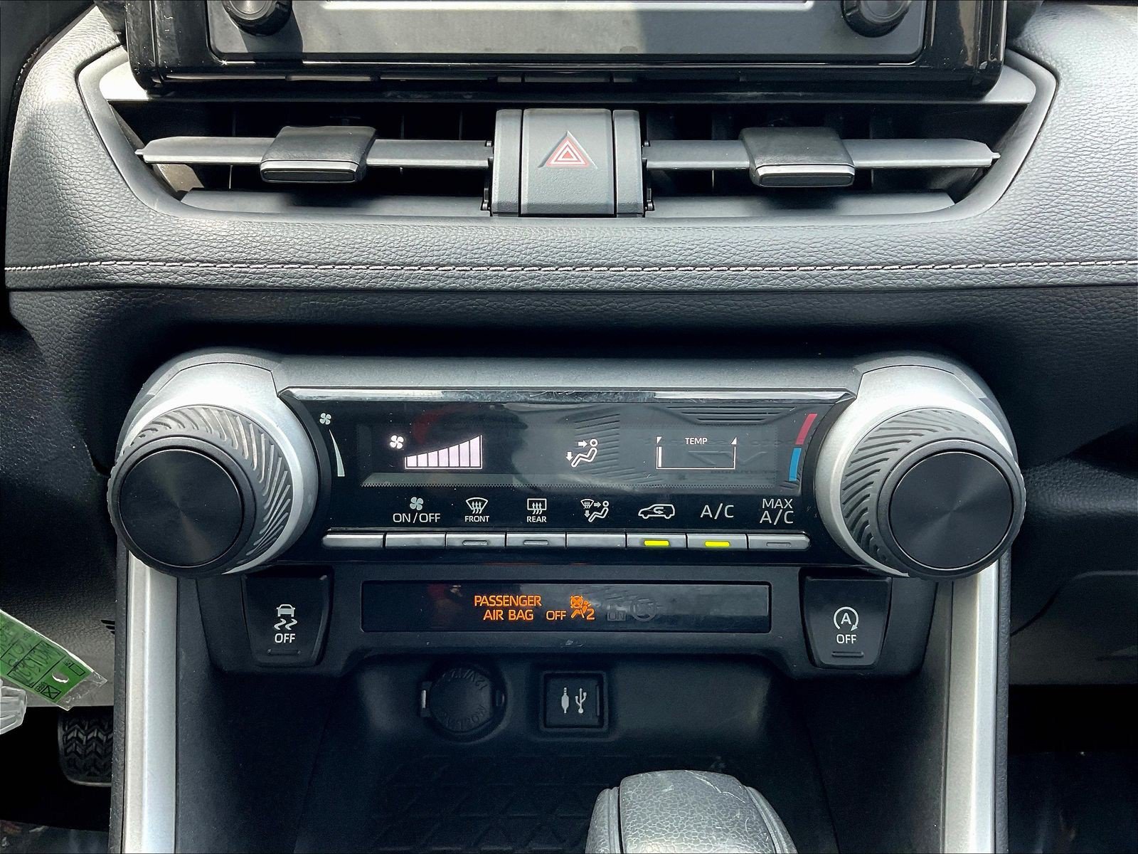 Used 2019 Toyota RAV4 LE AWD/4WD image 15
