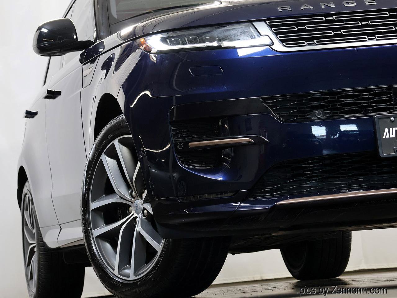 Used 2023 Land Rover Range Rover Sport SE Dynamic AWD/4WD image 6