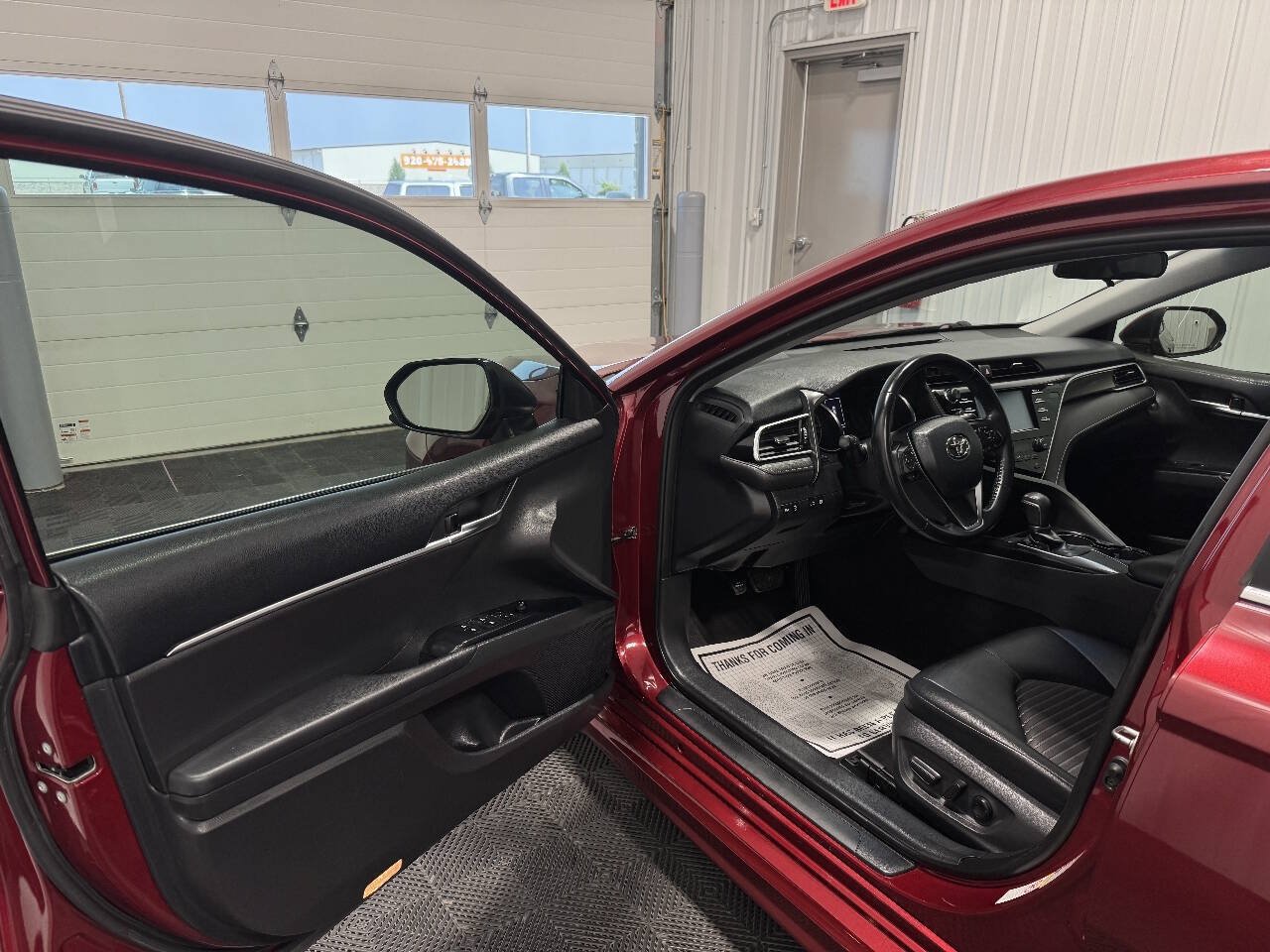 Used 2018 Toyota Camry SE FWD image 6