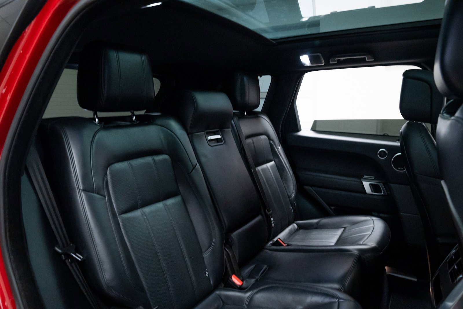 Used 2018 Land Rover Range Rover Sport HSE image 23