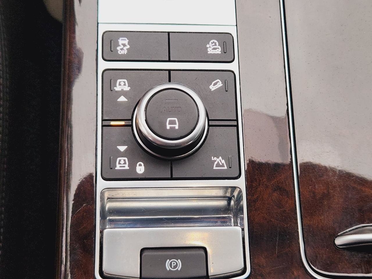 Used 2020 Land Rover Range Rover HSE image 27
