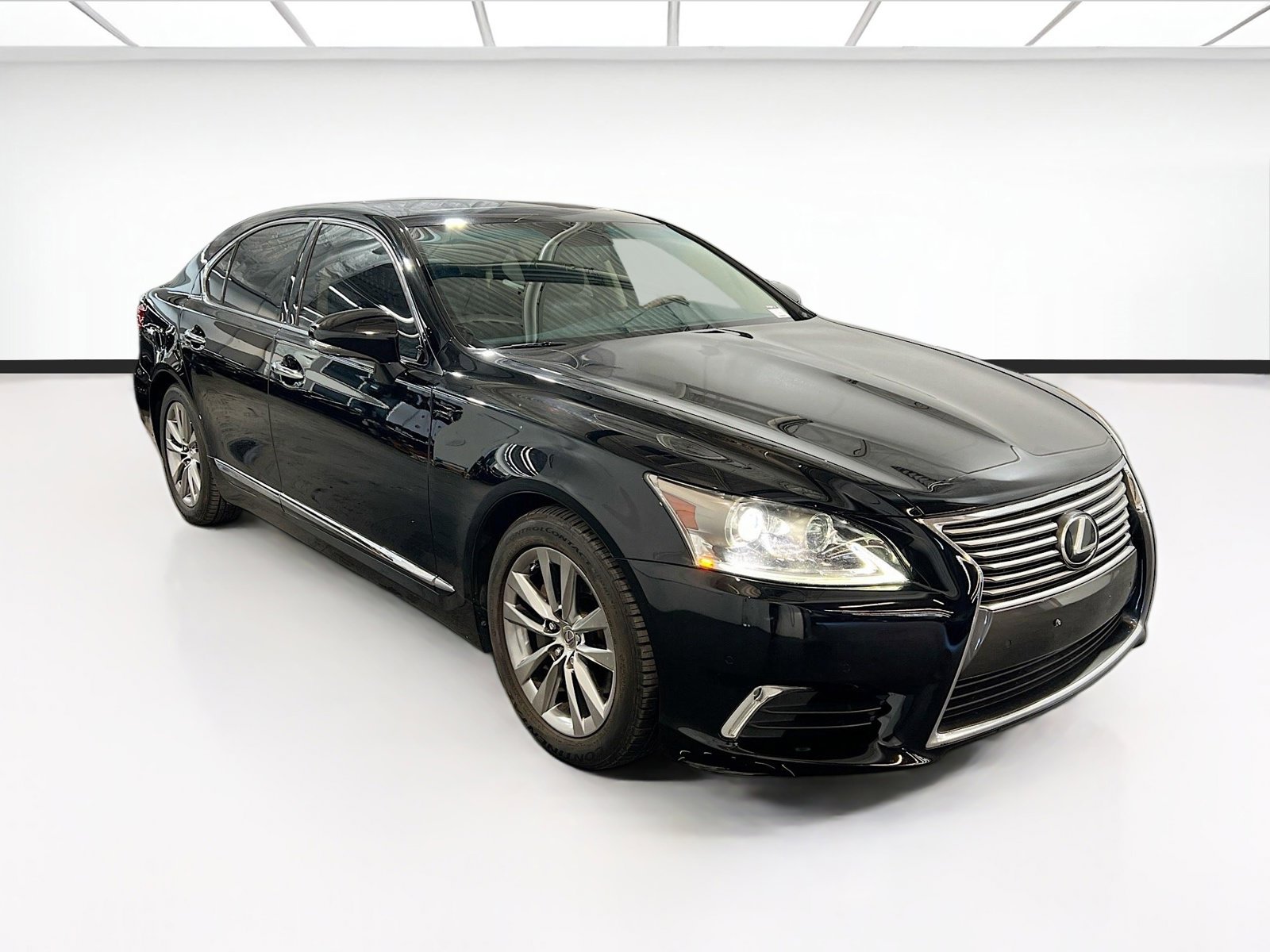 Used 2016 Lexus LS 460 w/ Comfort Package image 3
