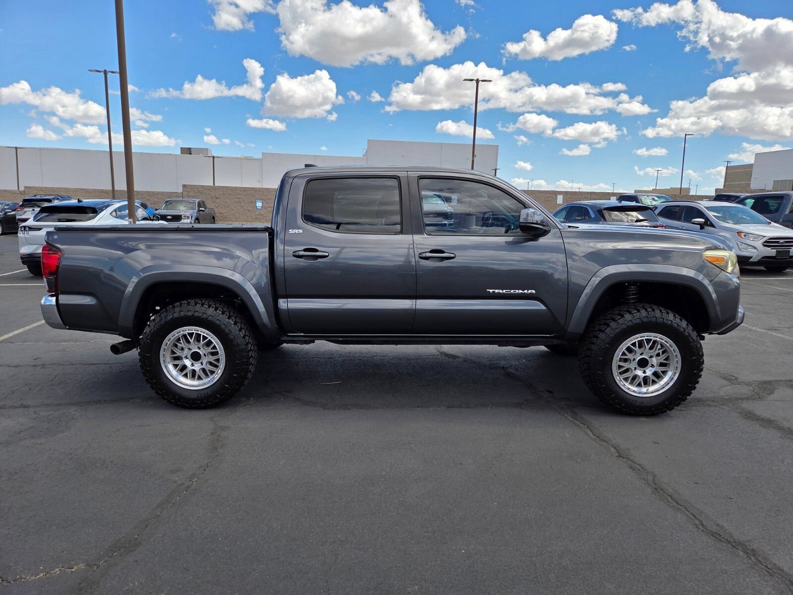 Used 2018 Toyota Tacoma SR5 RWD image 7