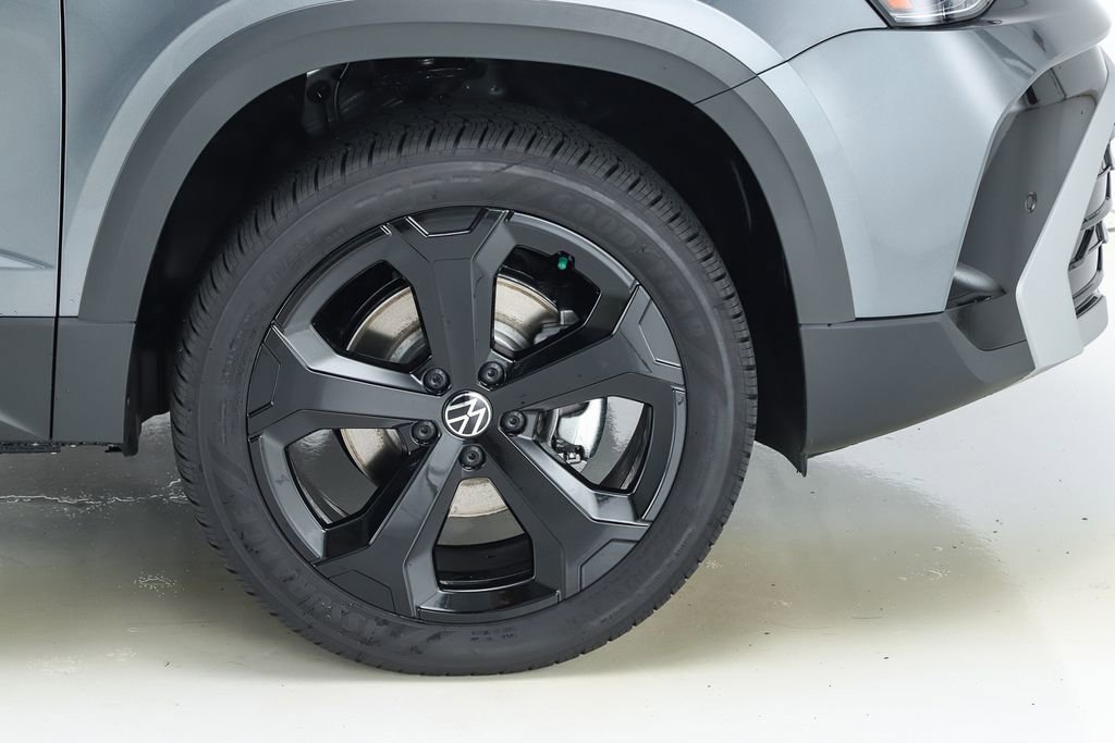 New 2025 Volkswagen Taos SEL image 14