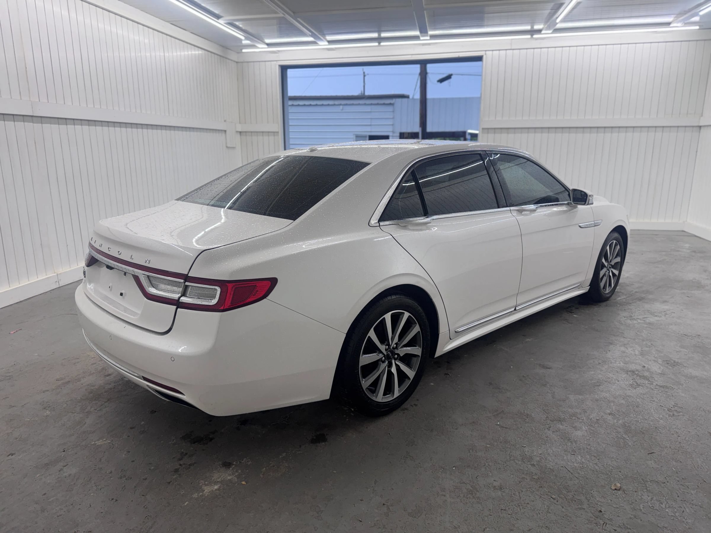 Used 2017 Lincoln Continental Premiere FWD image 5