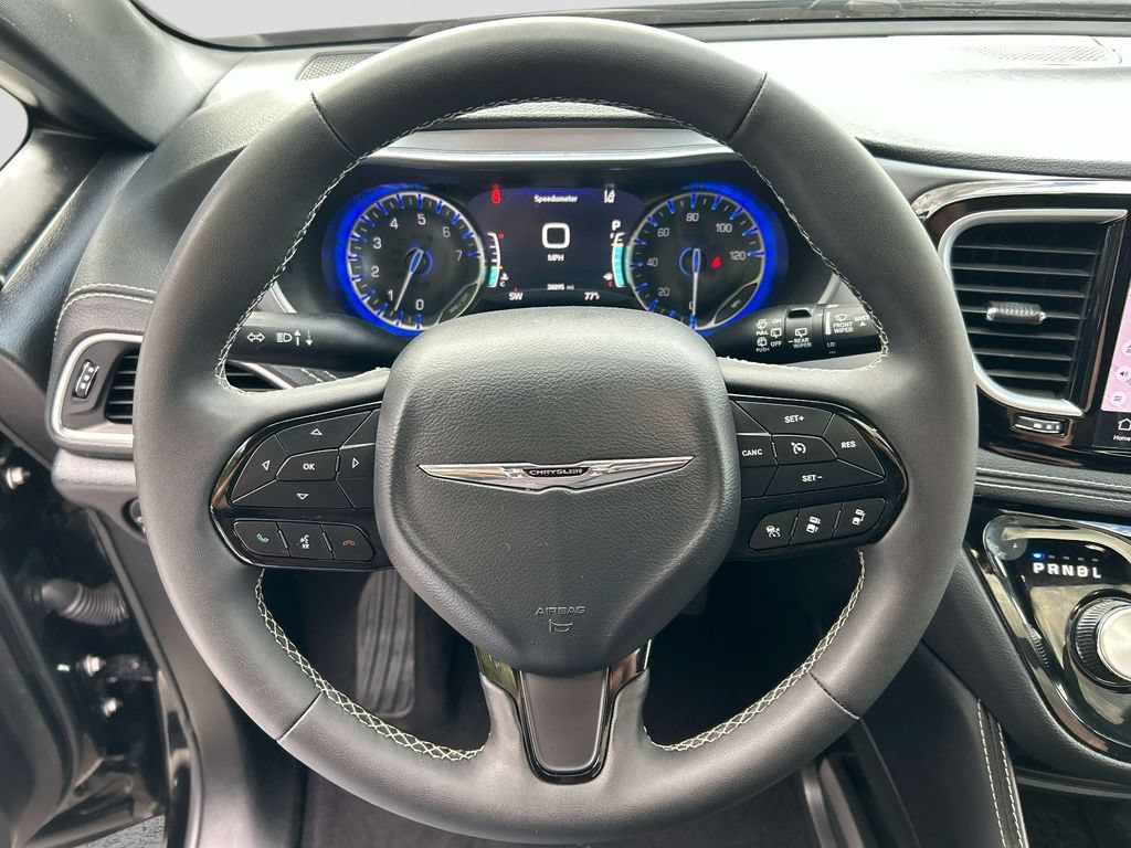 Used 2025 Chrysler Pacifica Limited FWD image 20