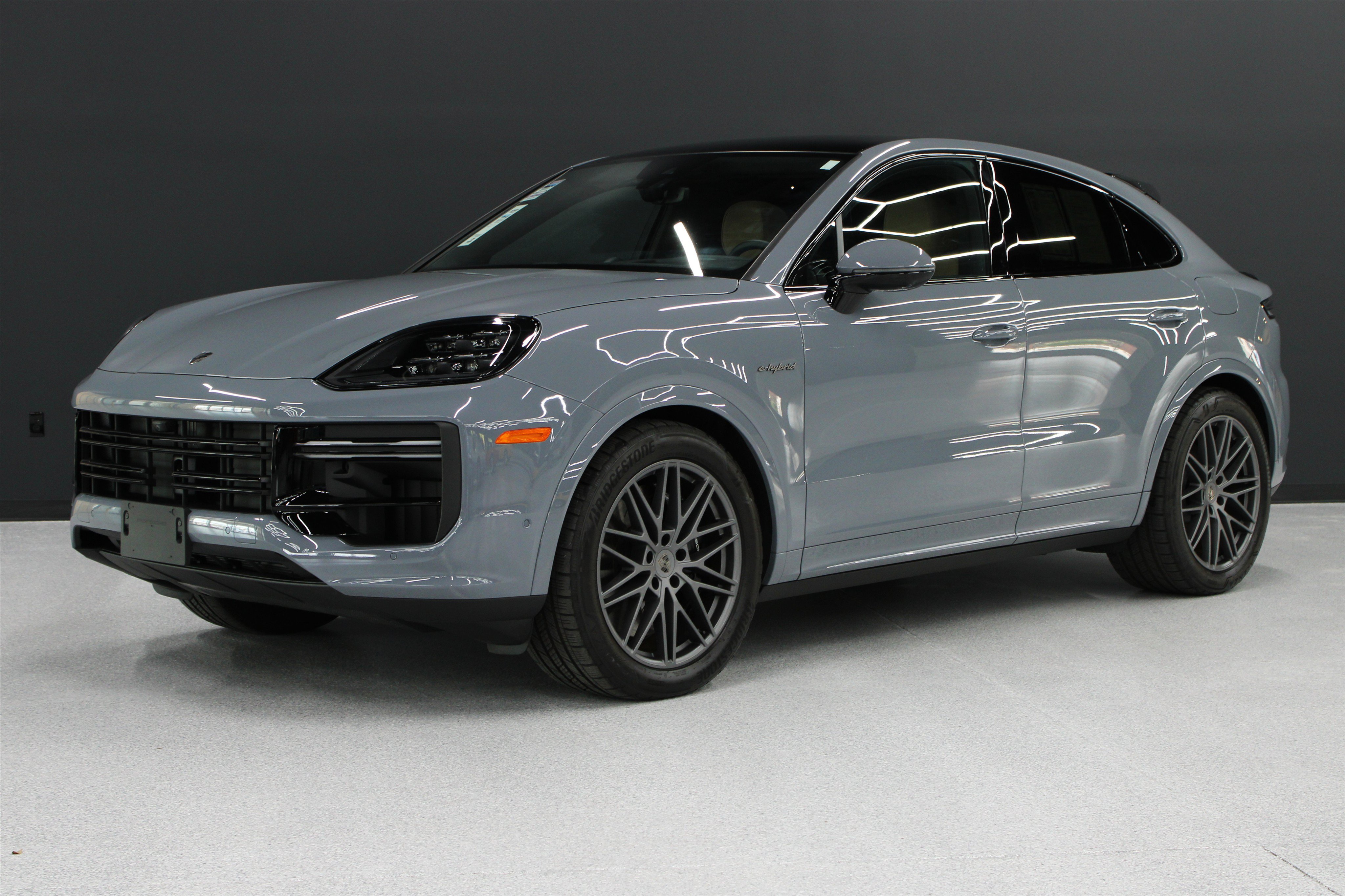 Used 2025 Porsche Cayenne Turbo AWD/4WD image 39