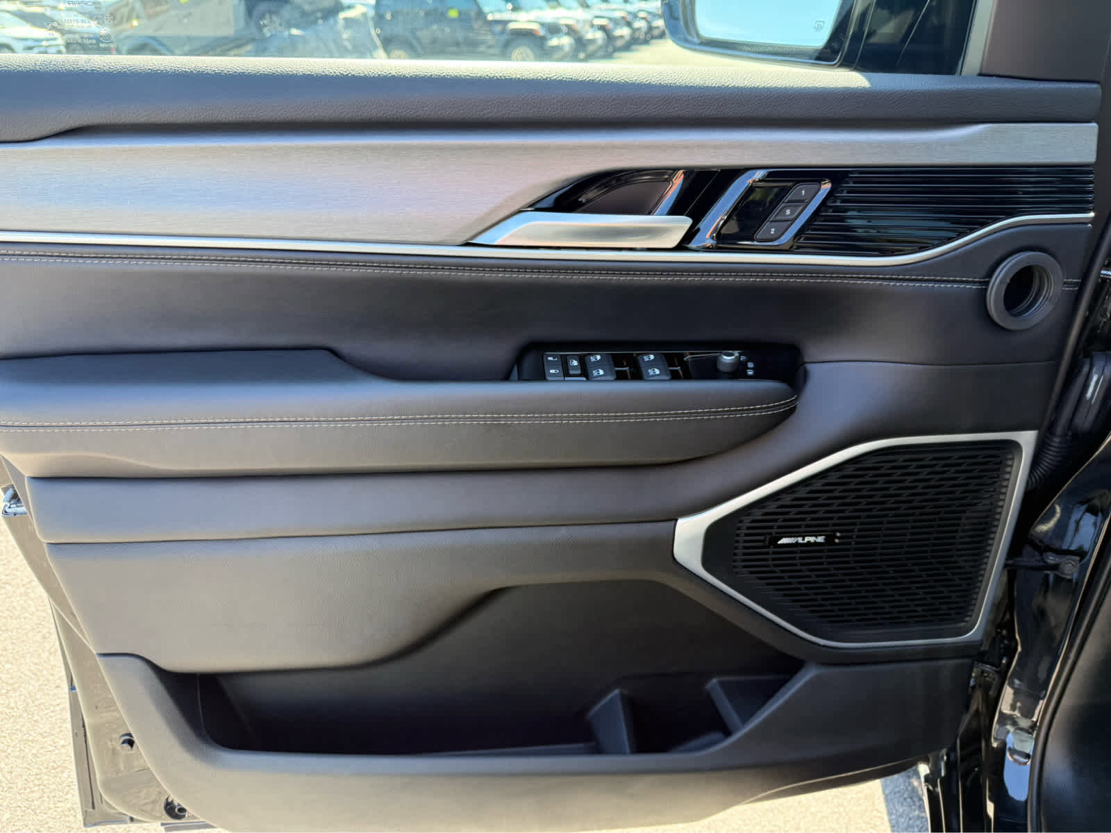 Used 2025 Jeep Wagoneer Series II image 12