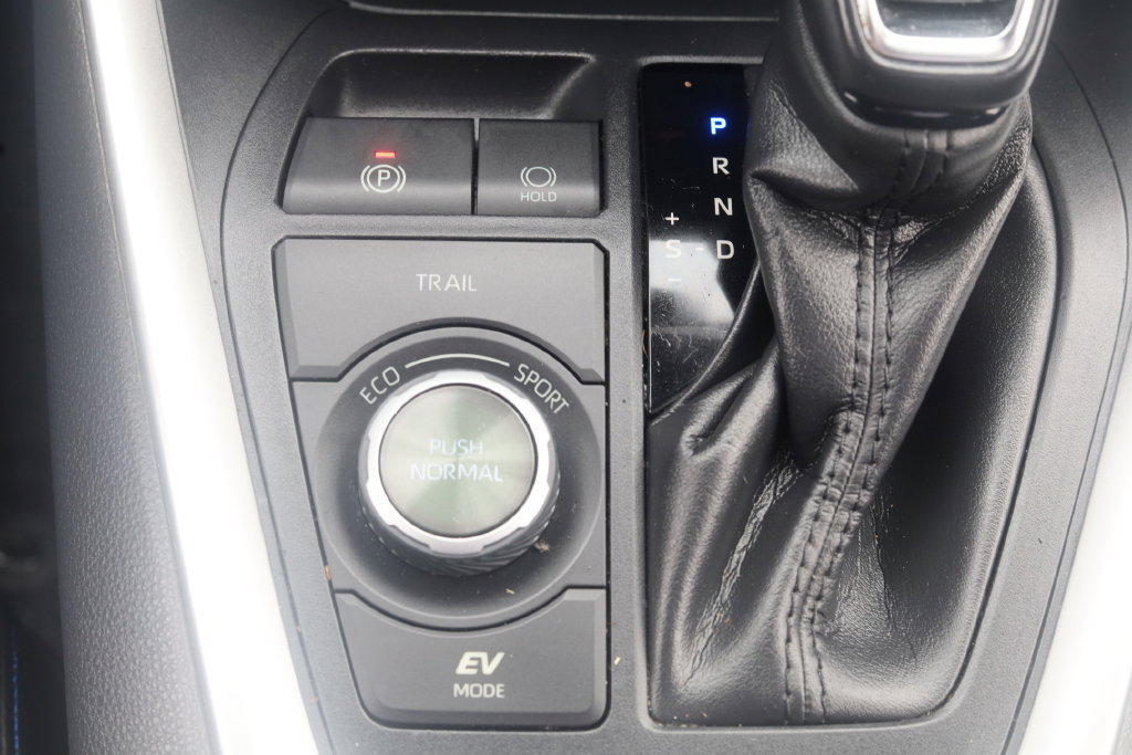 Used 2019 Toyota RAV4 XSE w/ XSE Weather Package AWD/4WD image 18