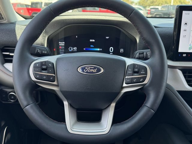 Used 2025 Ford Explorer Active w/ Active Comfort Package RWD image 13