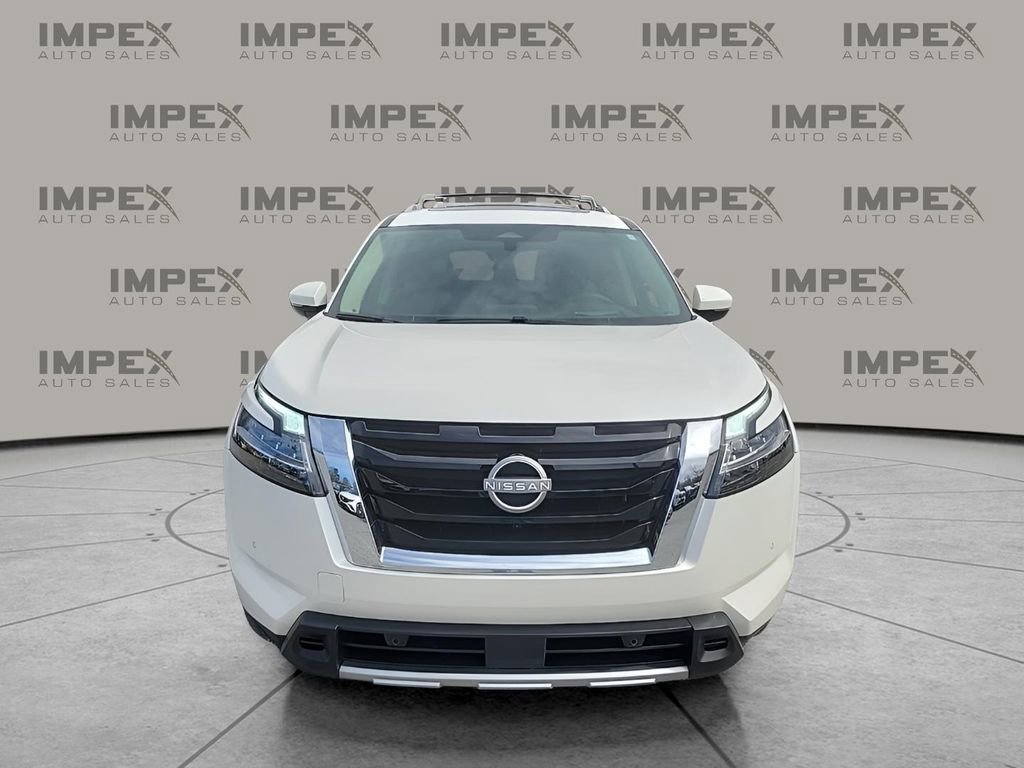 Used 2024 Nissan Pathfinder Platinum image 8