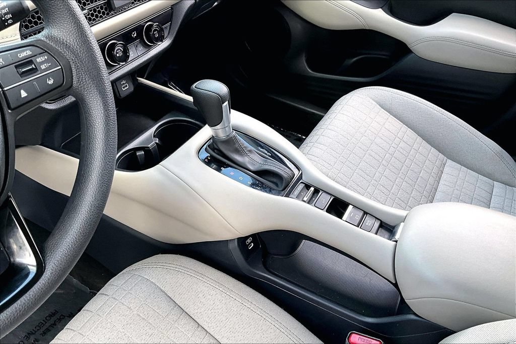 Certified 2025 Honda HR-V LX image 13