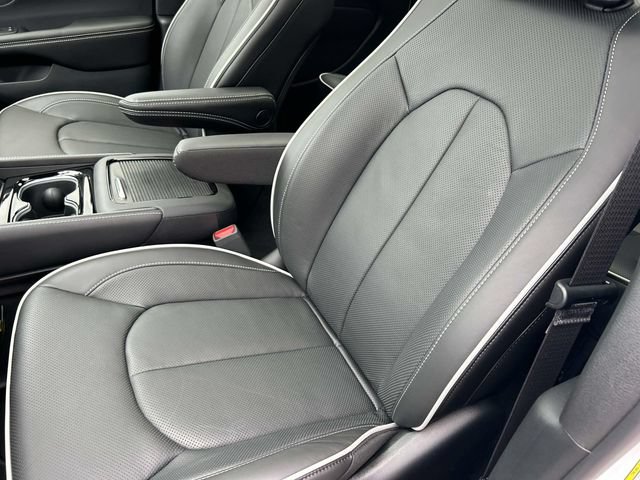 New 2027 Chrysler Pacifica Limited FWD image 24