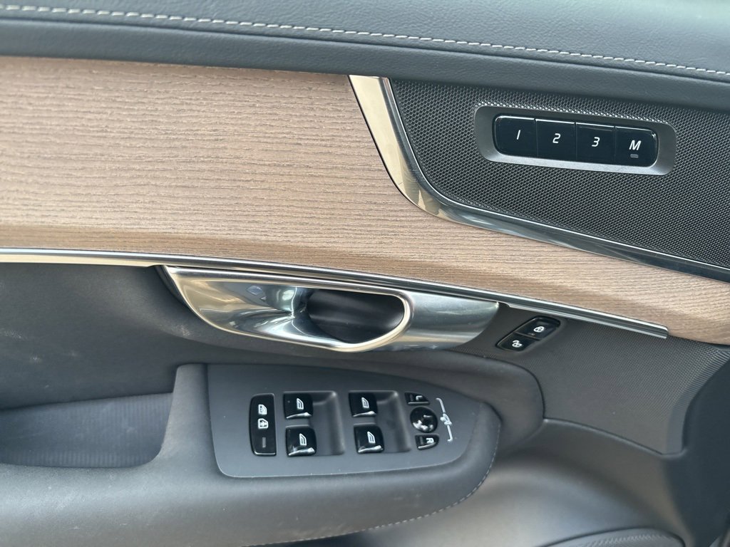 Certified 2025 Volvo XC90 B6 Plus image 16