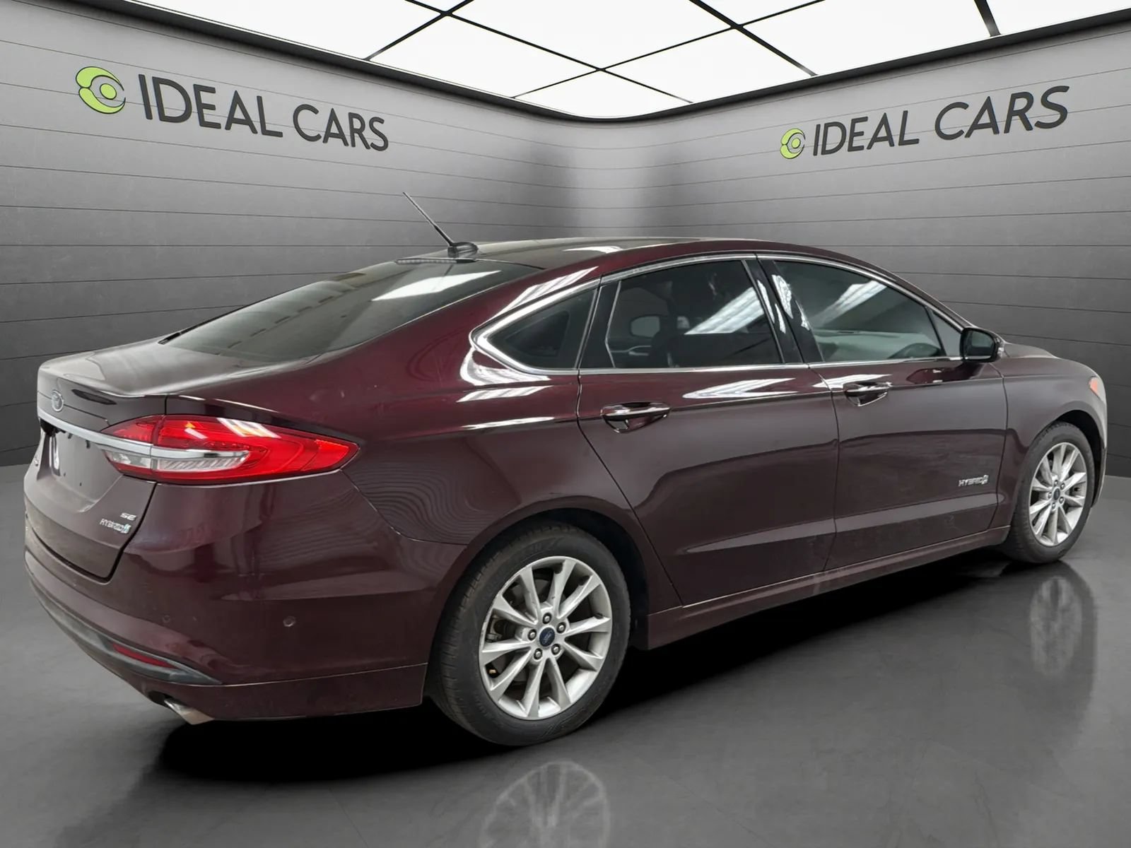 Used 2017 Ford Fusion SE w/ Equipment Group 602A FWD image 5