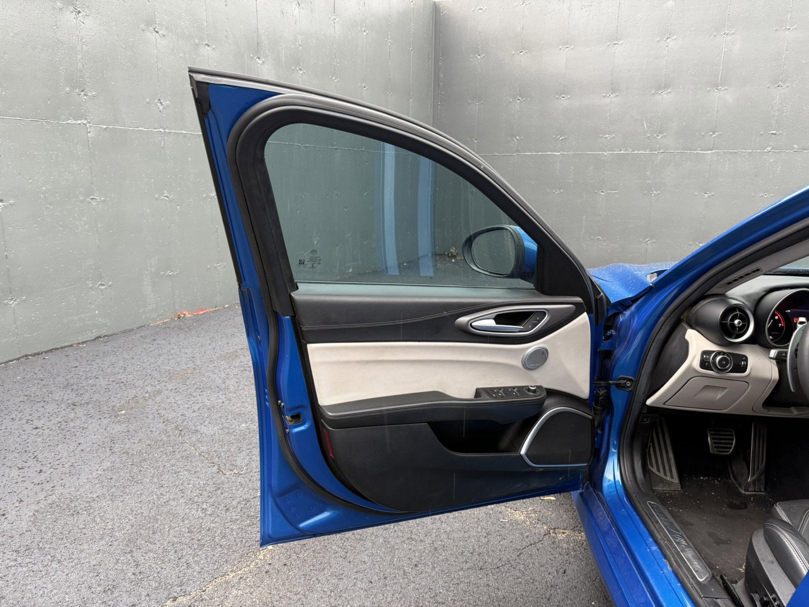 Used 2018 Alfa Romeo Giulia Ti Sport w/ Quick Order Package 22S Sport image 11