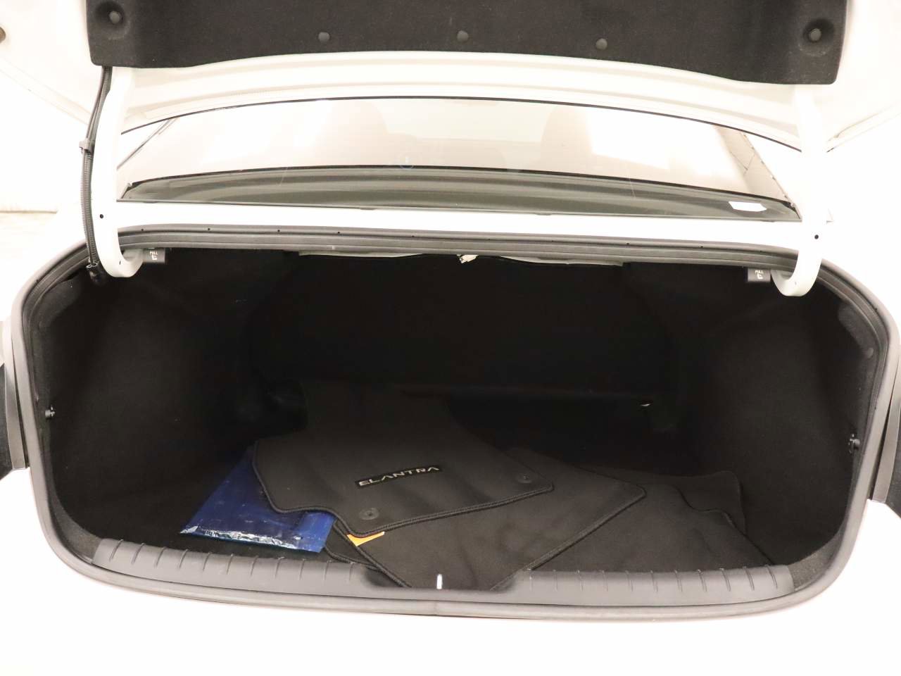 Used 2023 Hyundai Elantra SEL w/ Convenience Package image 19