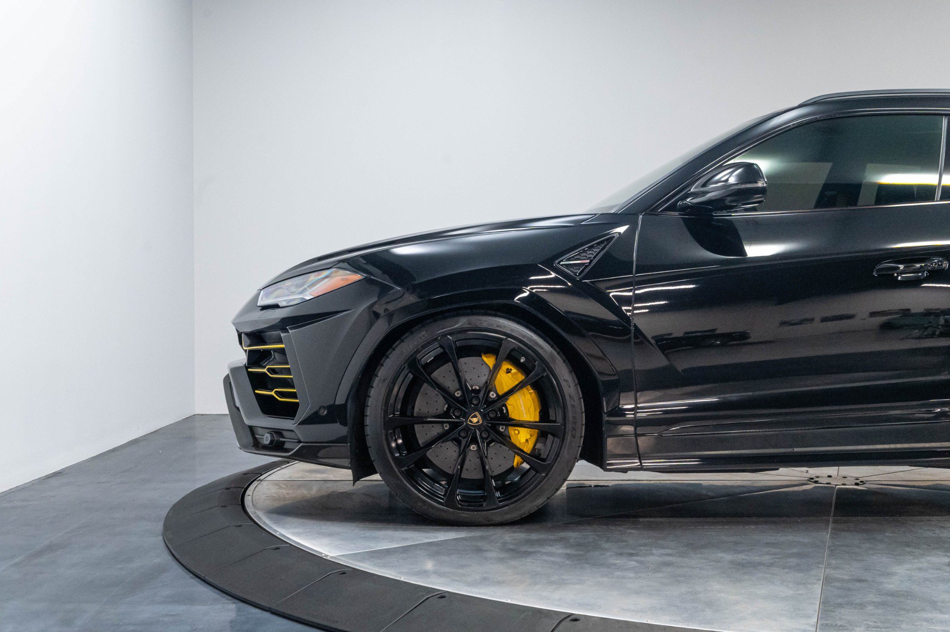 Used 2019 Lamborghini Urus AWD/4WD image 55
