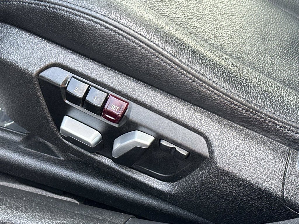 Used 2017 BMW 320i Sedan RWD image 24