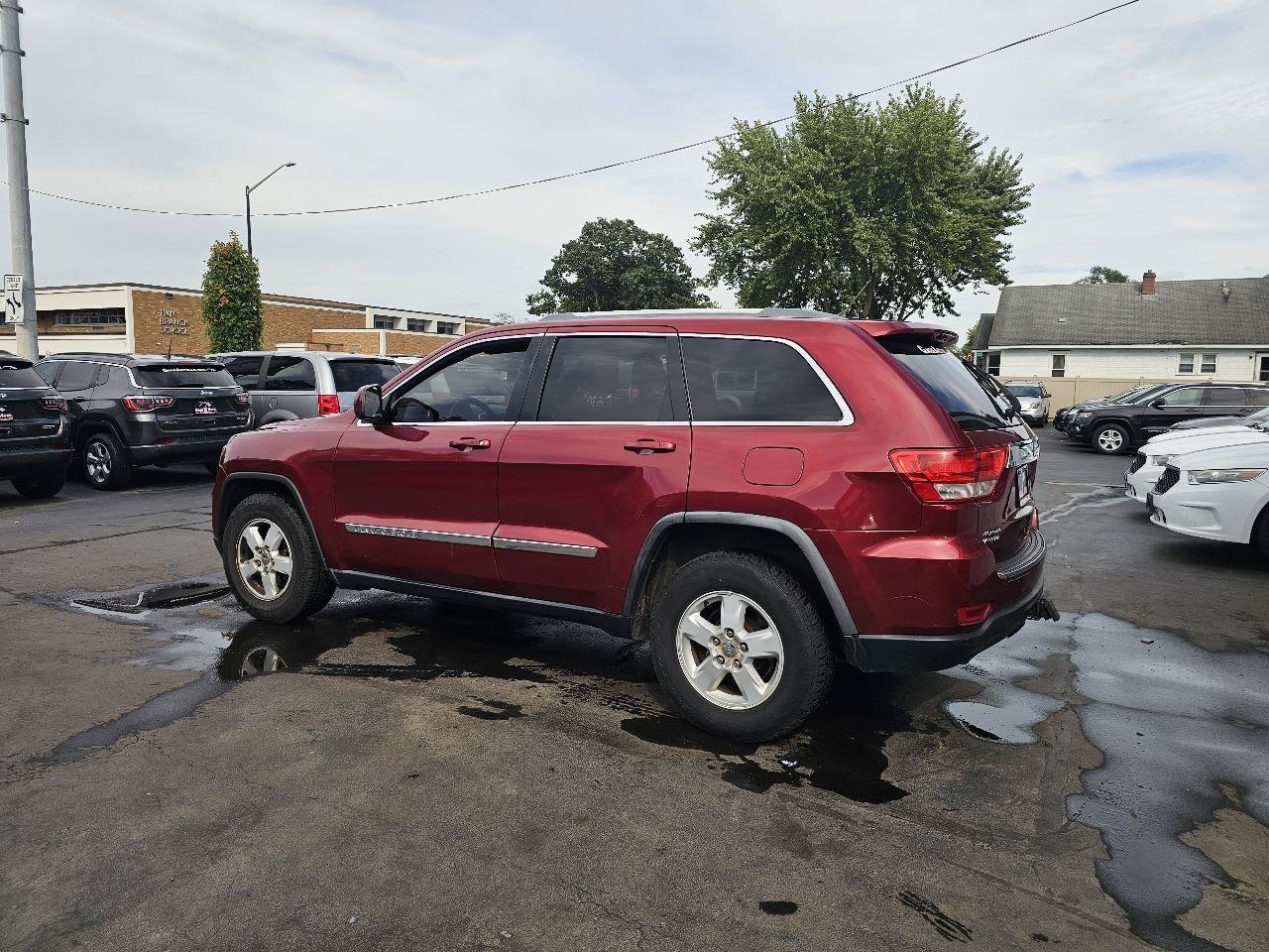 Used 2012 Jeep Grand Cherokee Laredo w/ Laredo E Group AWD/4WD image 7