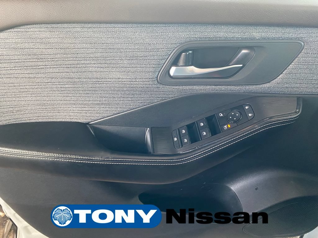 Used 2023 Nissan Rogue SV FWD image 31