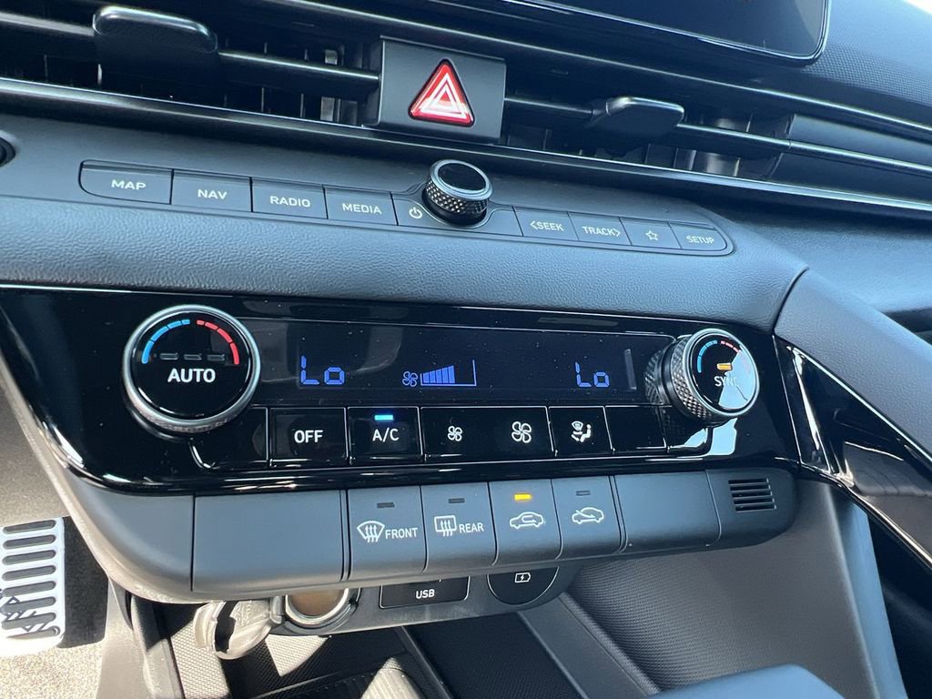 New 2025 Hyundai Elantra SEL image 17