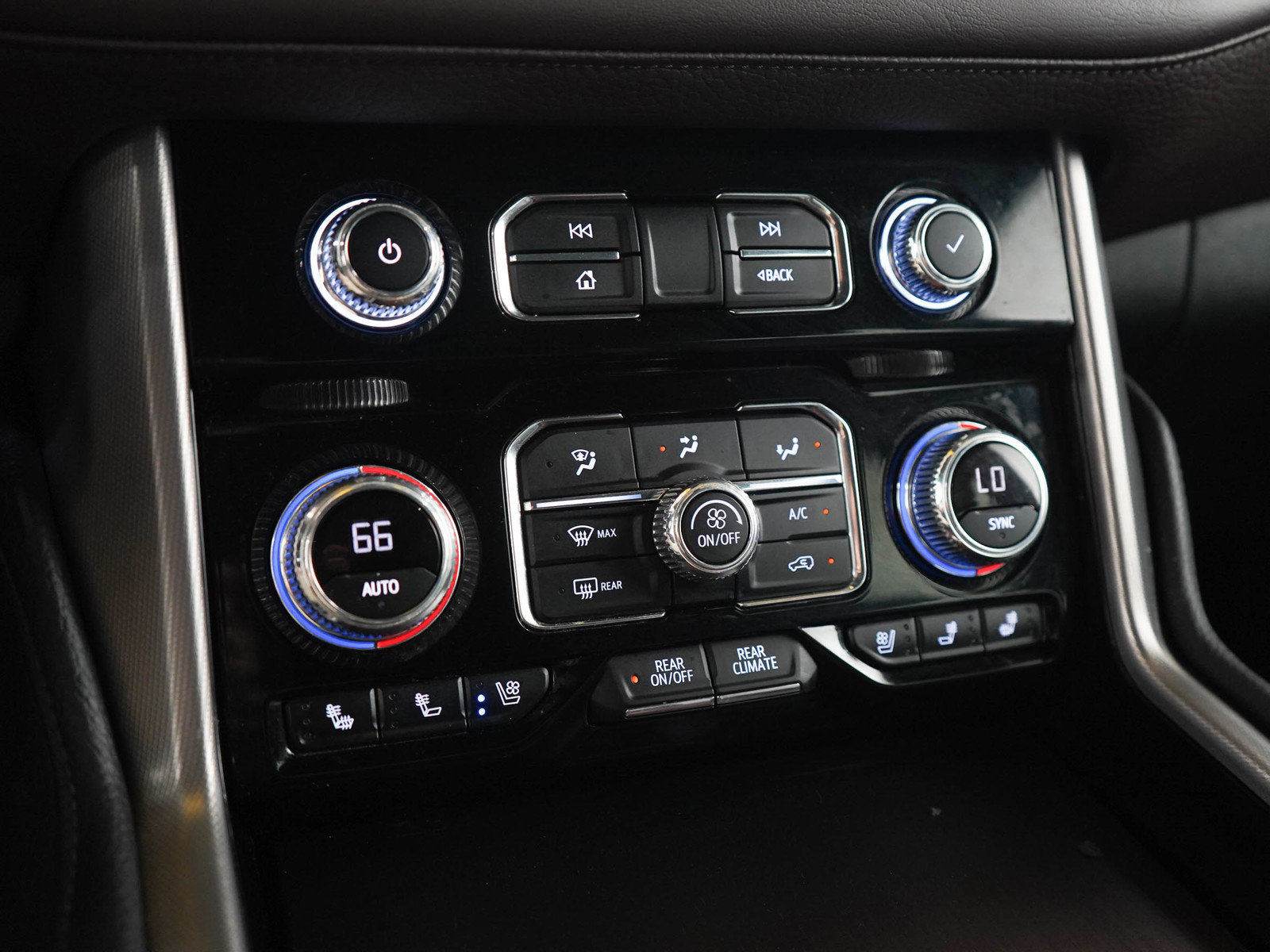 Used 2022 GMC Yukon XL Denali AWD/4WD image 24