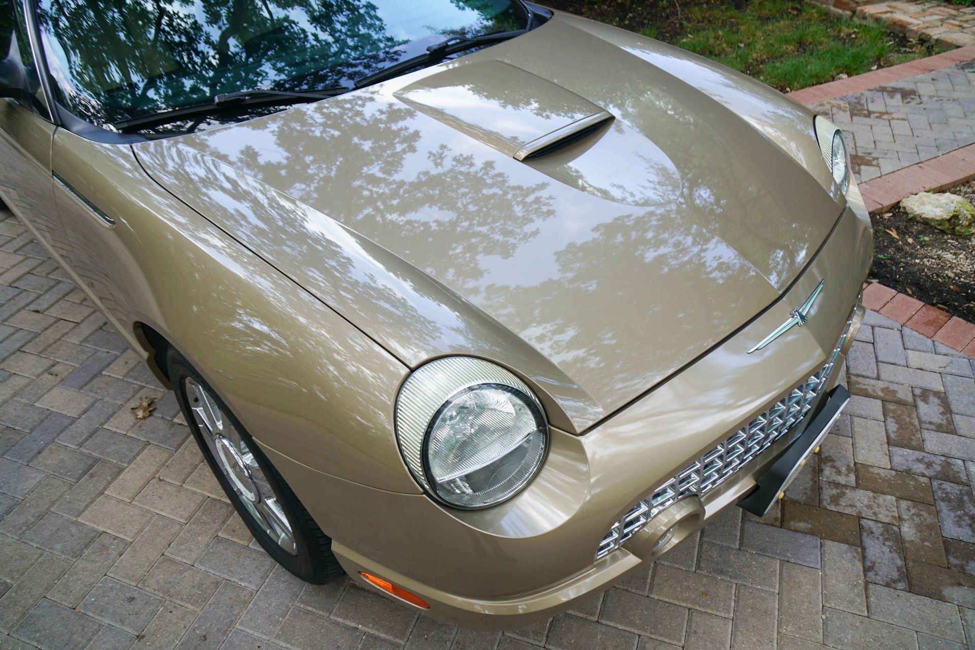 Used 2005 Ford Thunderbird 50th Anniversary RWD image 18