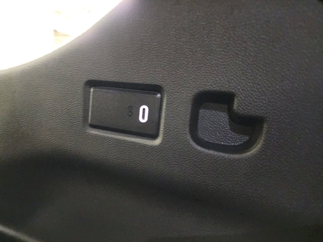 Used 2023 Chevrolet Suburban High Country image 41