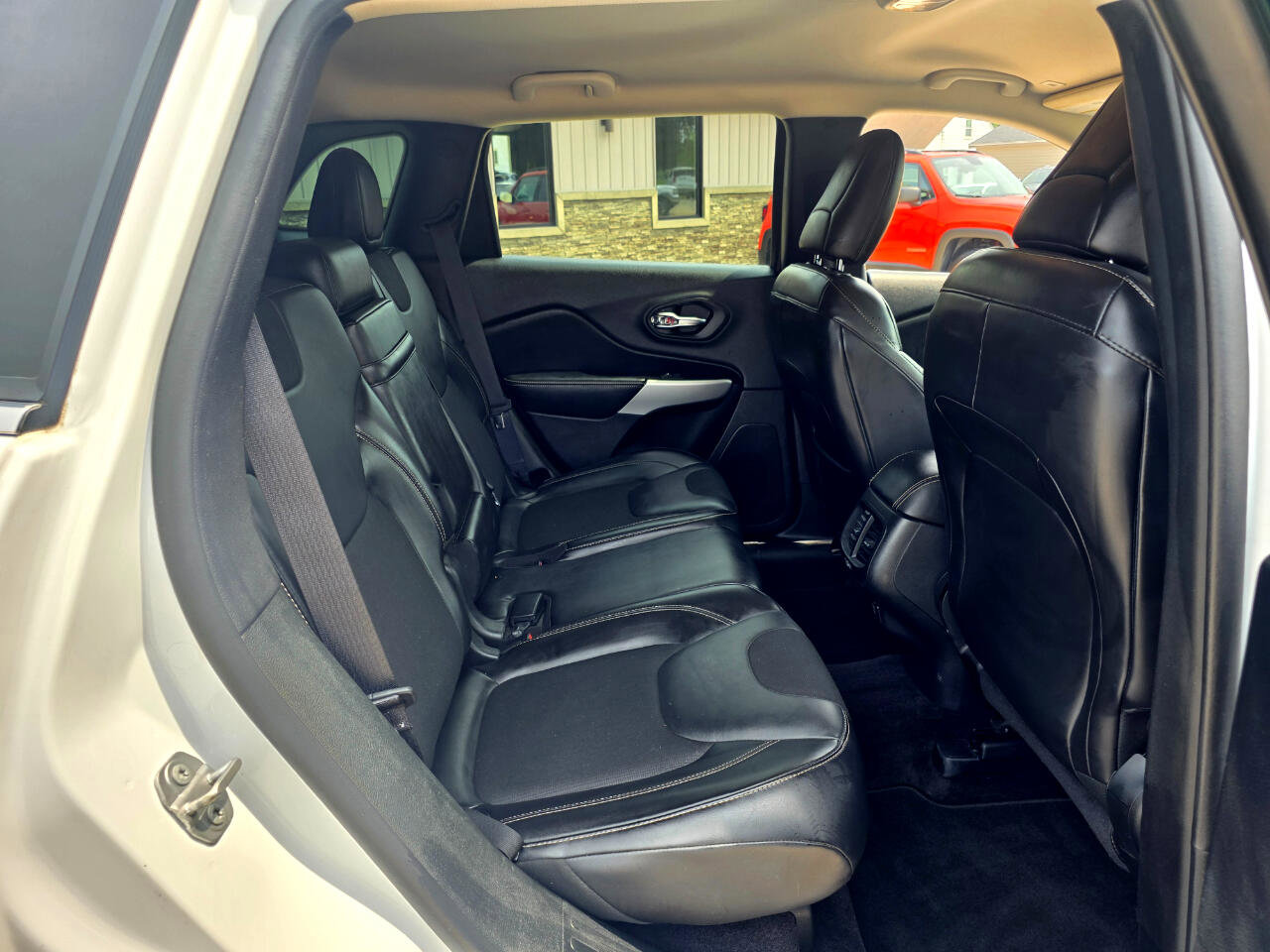 Used 2018 Jeep Cherokee Latitude Plus image 22