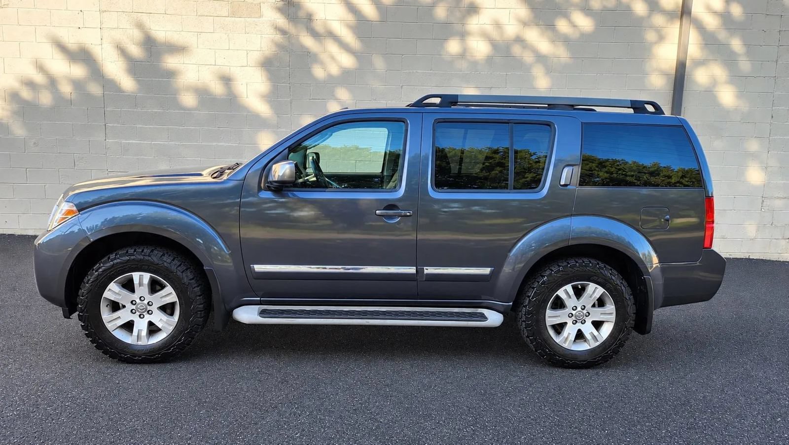 Used 2012 Nissan Pathfinder Silver AWD/4WD image 4