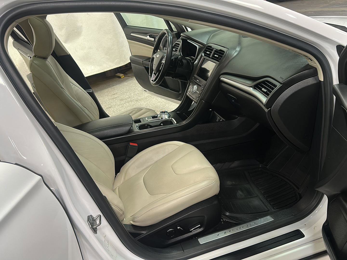 Used 2017 Ford Fusion Titanium image 27