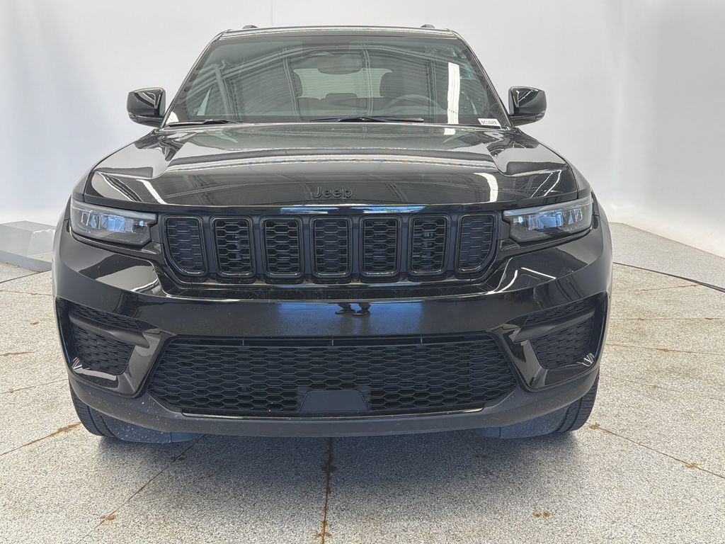 Certified 2024 Jeep Grand Cherokee Altitude AWD/4WD image 2