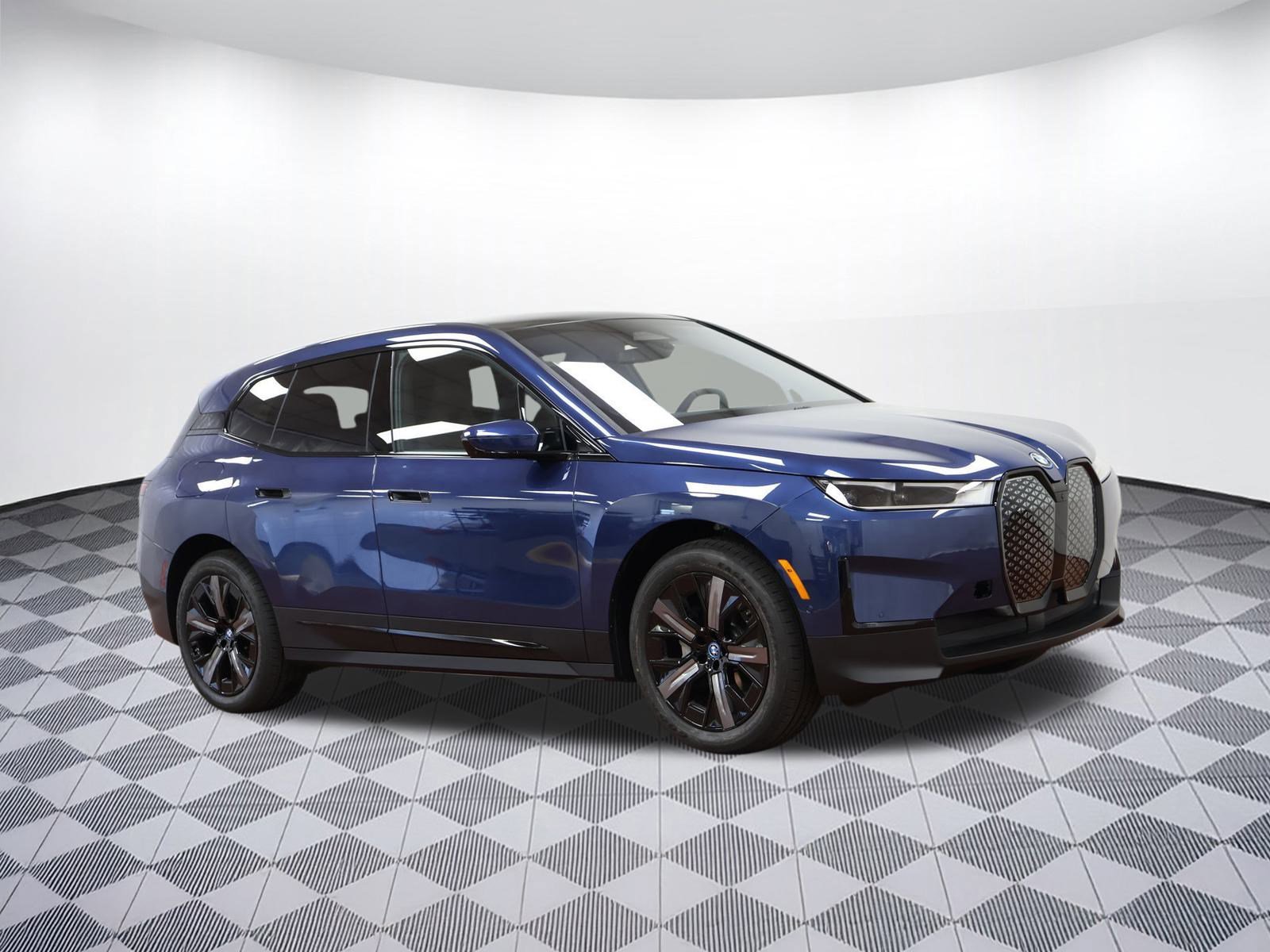 Used 2025 BMW iX xDrive50 w/ Premium Package image 5