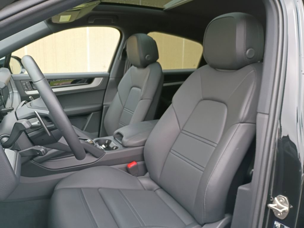 Certified 2026 Porsche Cayenne image 5