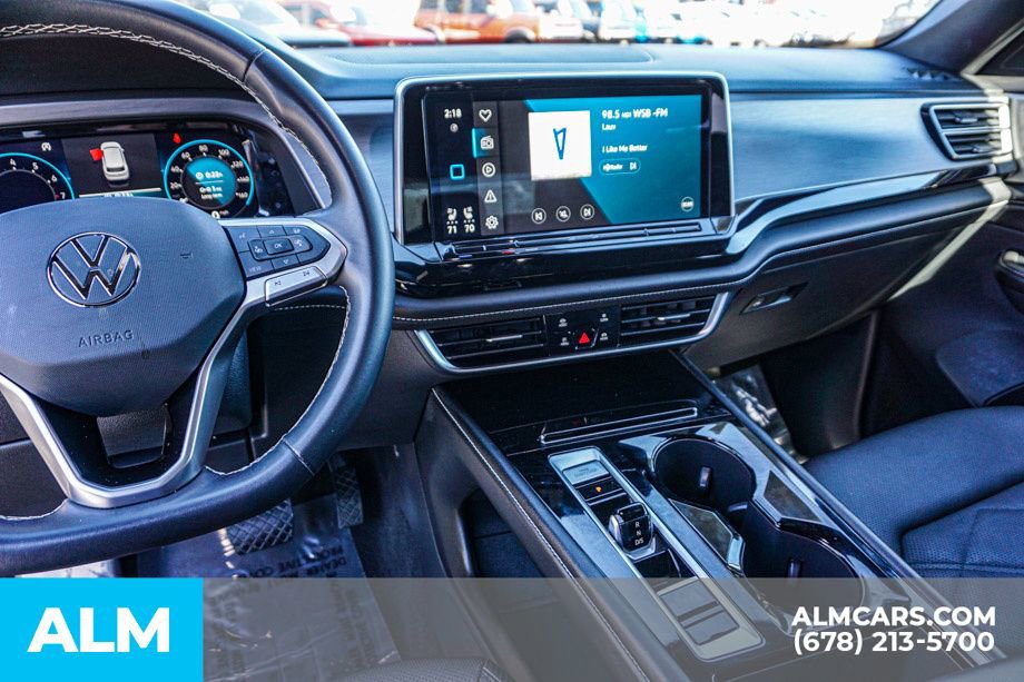 Used 2024 Volkswagen Atlas Cross Sport SE image 31