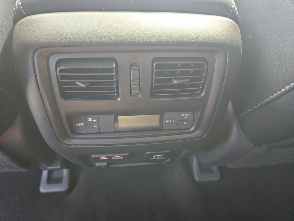 Used 2020 Nissan Pathfinder SL image 19