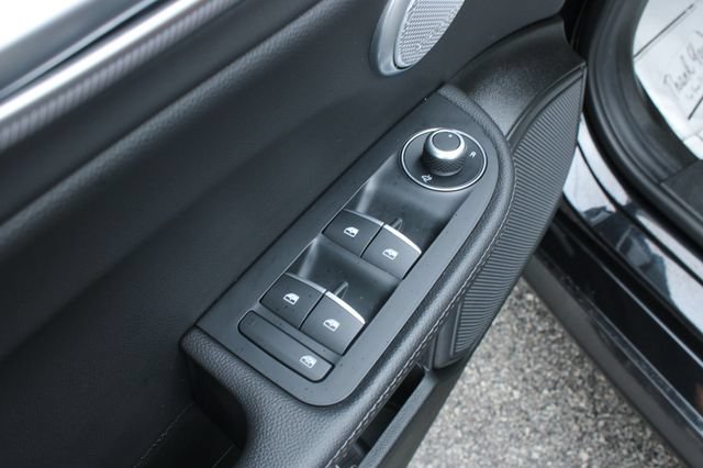 Used 2024 Alfa Romeo Giulia Ti AWD/4WD image 11