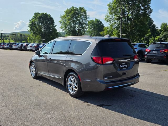 Used 2017 Chrysler Pacifica Touring-L w/ Tire & Wheel Group FWD image 6