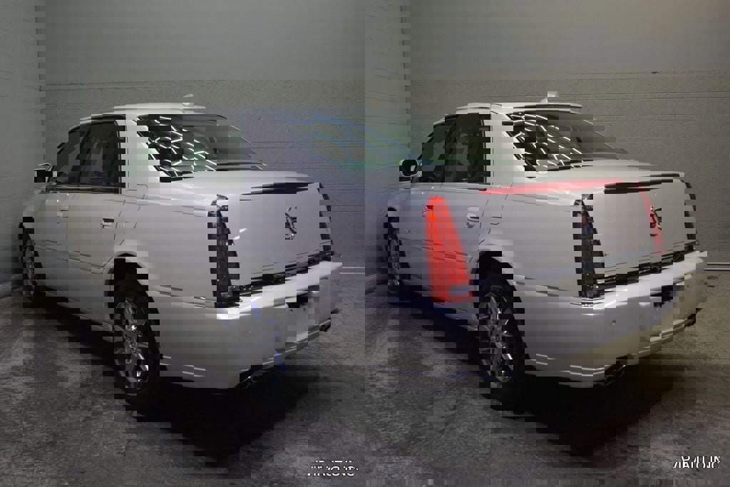 Used 2011 Cadillac DTS Luxury image 3