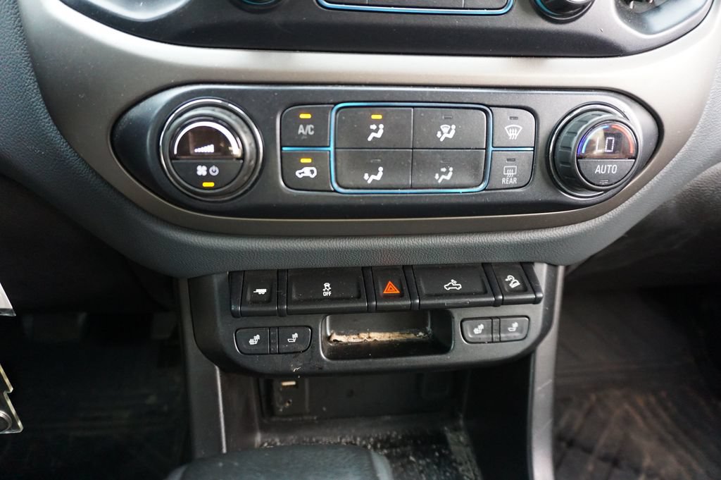 Used 2018 Chevrolet Colorado Z71 AWD/4WD image 12