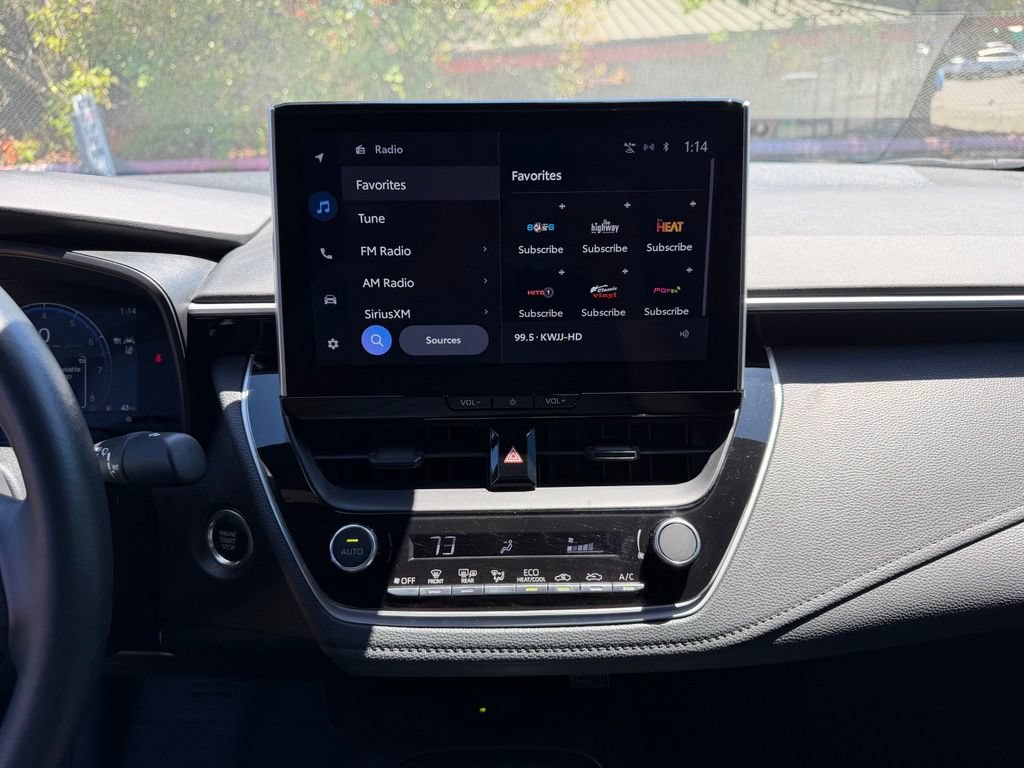Used 2025 Toyota Corolla SE w/ SE Premium Package FWD image 21