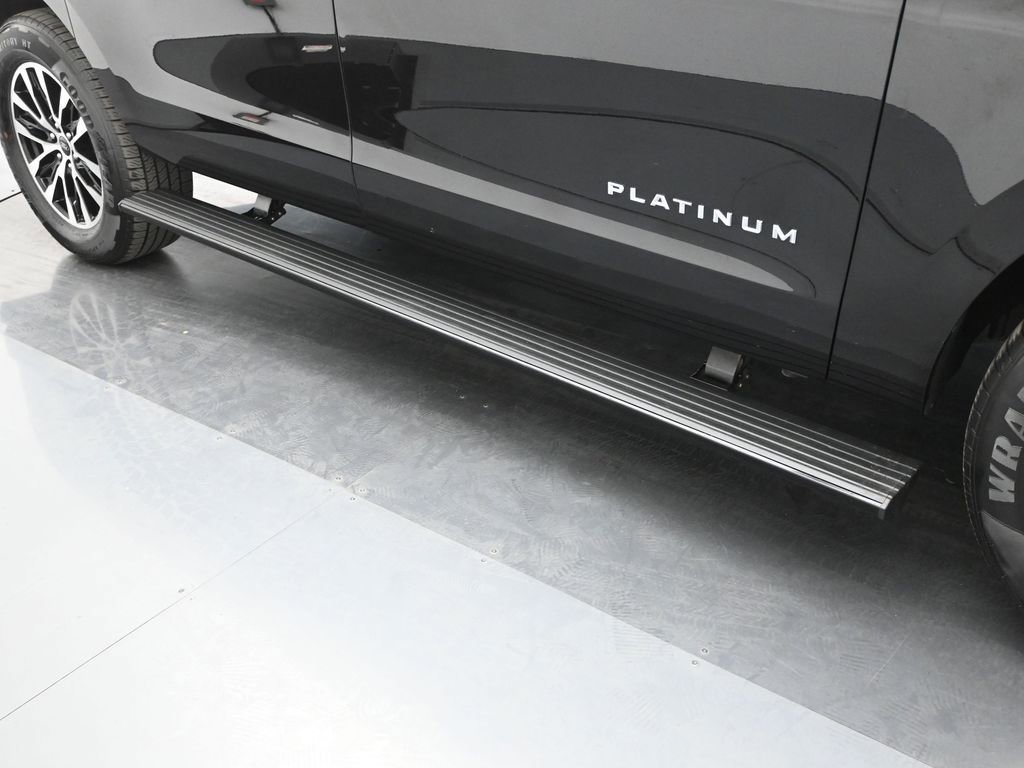 Certified 2025 Ford Expedition Max Platinum image 28