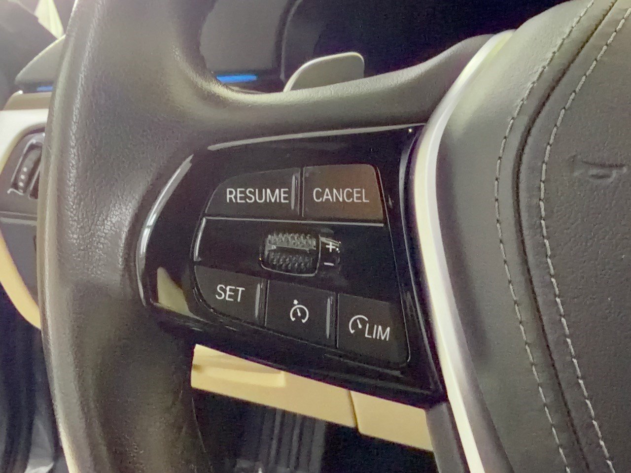 Used 2022 BMW 530e w/ Convenience Package RWD image 18