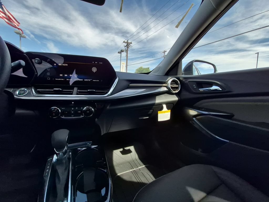 New 2026 Chevrolet Trax ACTIV w/ Driver Confidence Package FWD image 3