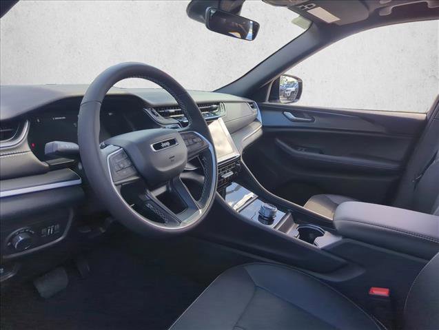 New 2025 Jeep Grand Cherokee Altitude image 3