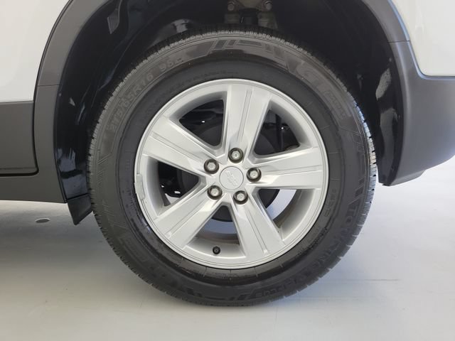 Used 2020 Chevrolet Trax LT w/ LPO, Cargo Package FWD image 12